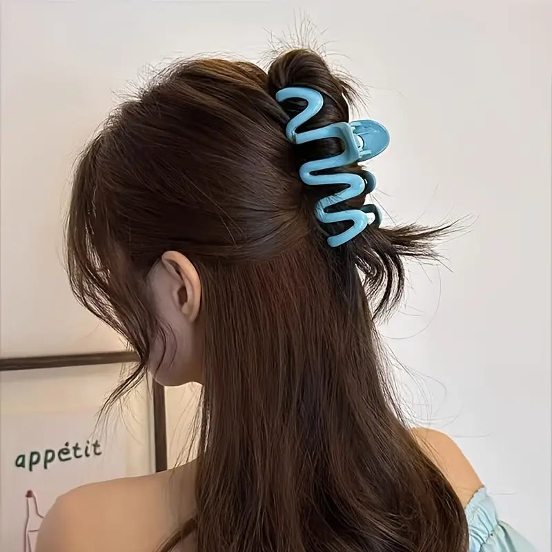 Elegant Wave Line Claw Clips