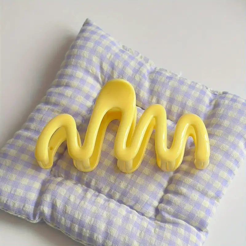 Elegant Wave Line Claw Clips