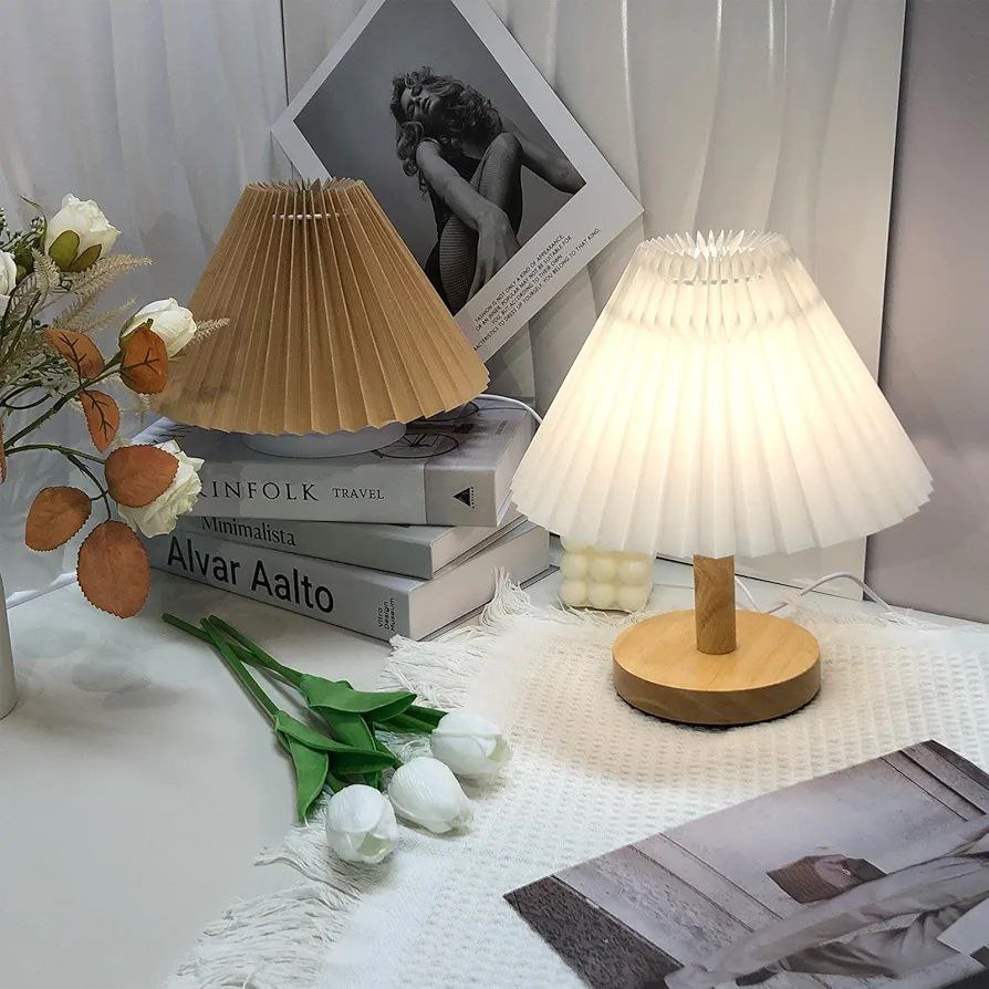 Pleated Lamp with Wood Base - Wired