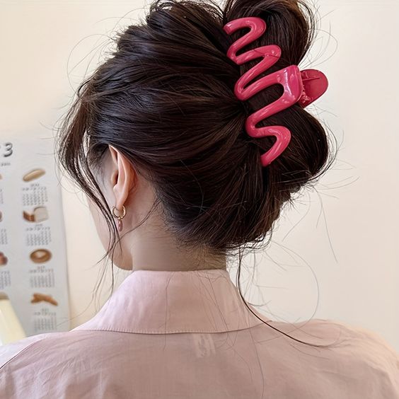 Elegant Wave Line Claw Clips