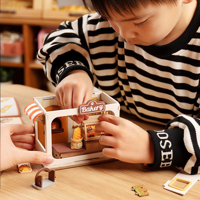 ROLIFE DIY MINIATURE HOUSE - FOOD BOX SHOP - Preorder