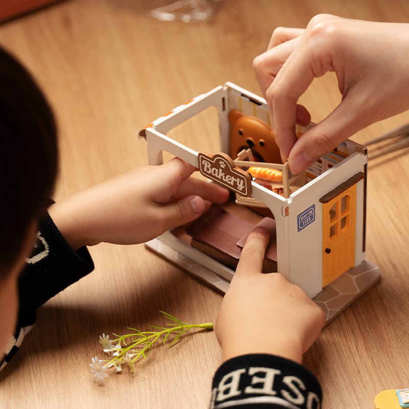 ROLIFE DIY MINIATURE HOUSE - FOOD BOX SHOP - Preorder
