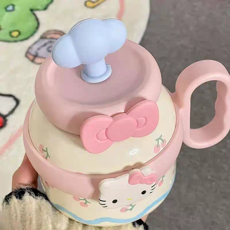 Hello Kitty Large-capacity Insulated tumbler with strainer - Preorder