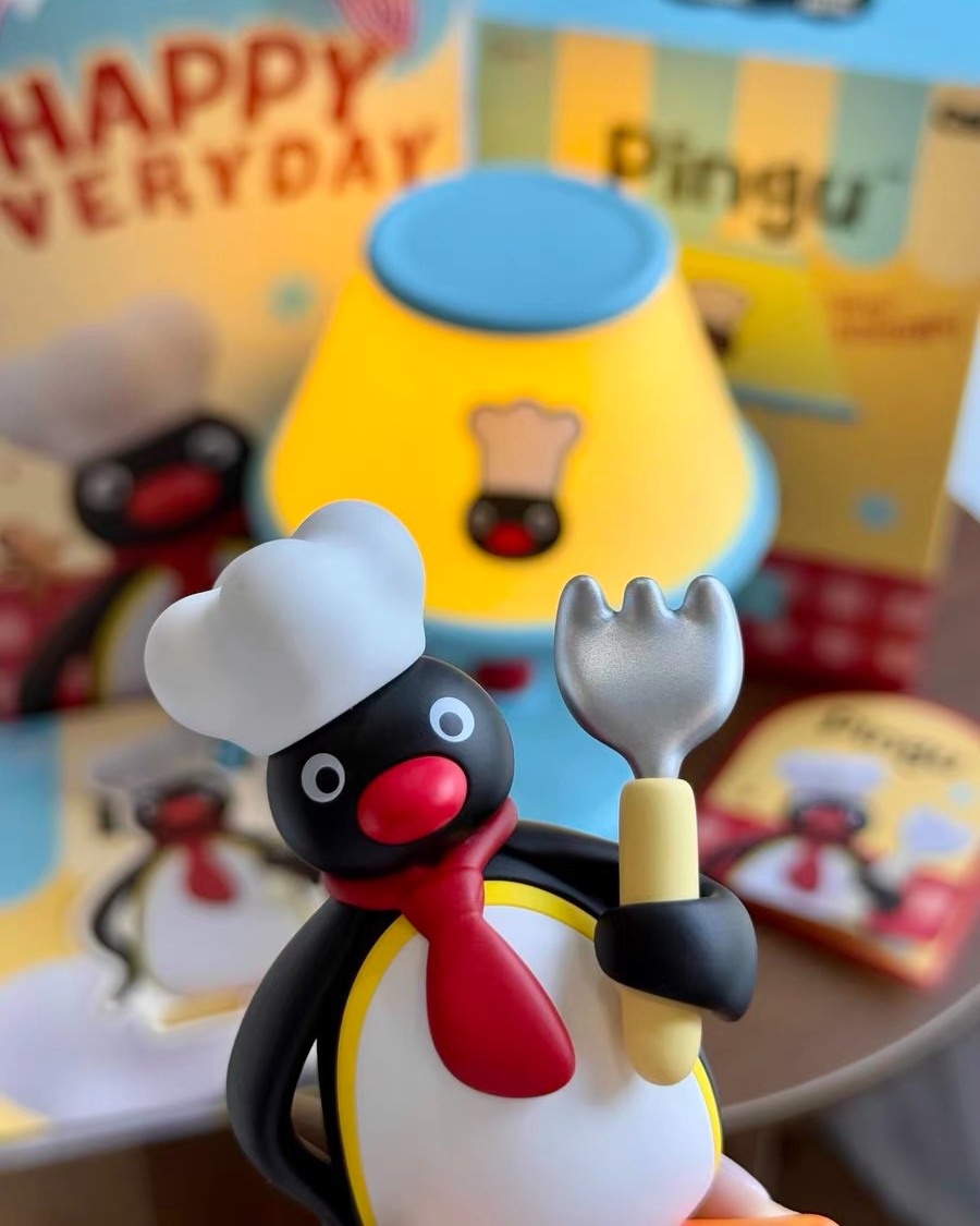 Pingu Chef Dimmable Desk Lamp