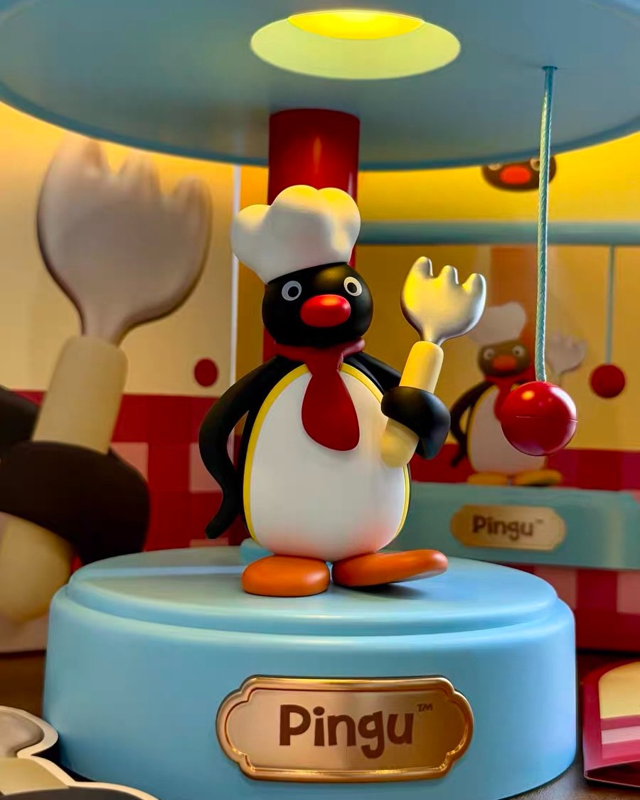 Pingu Chef Dimmable Desk Lamp
