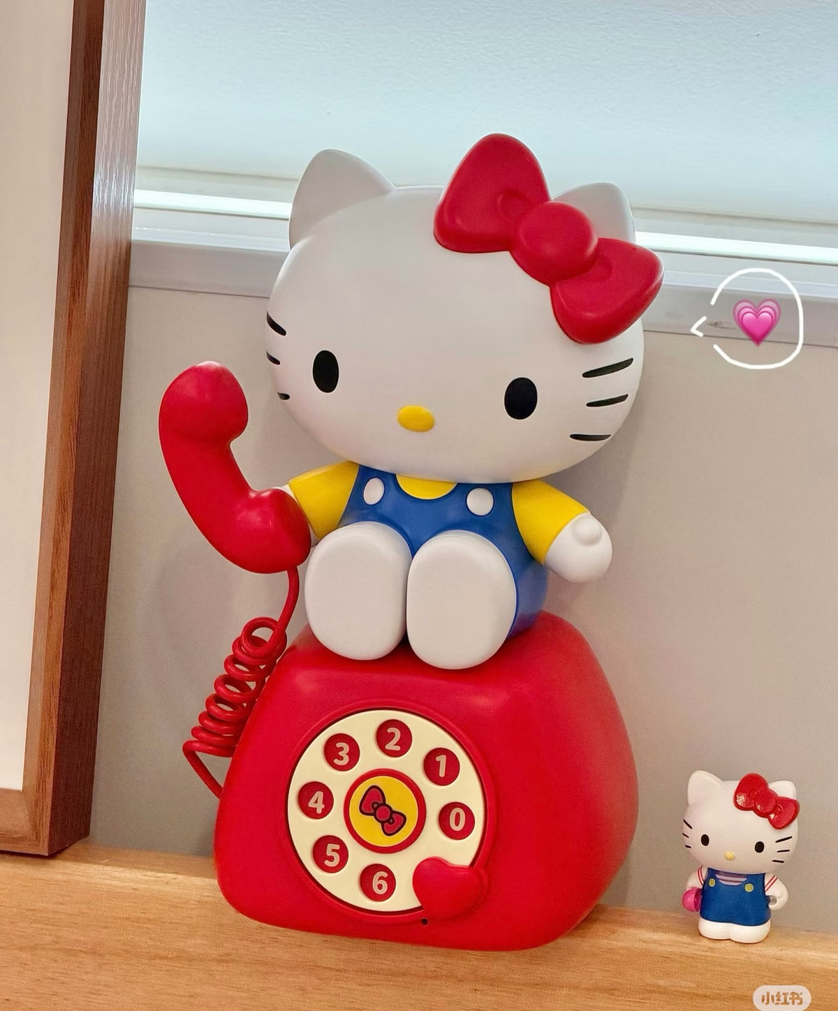 Hello Kitty Retro Telephone Shake-Head Bluetooth Speaker - Wireless