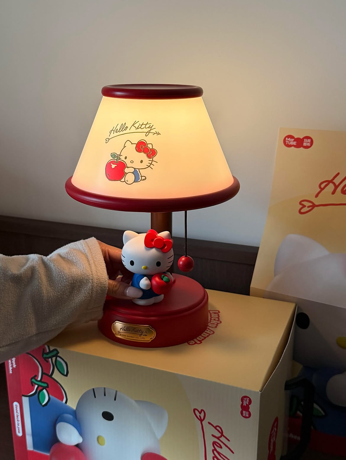 Hello Kitty Lucky Apple Table Lamp