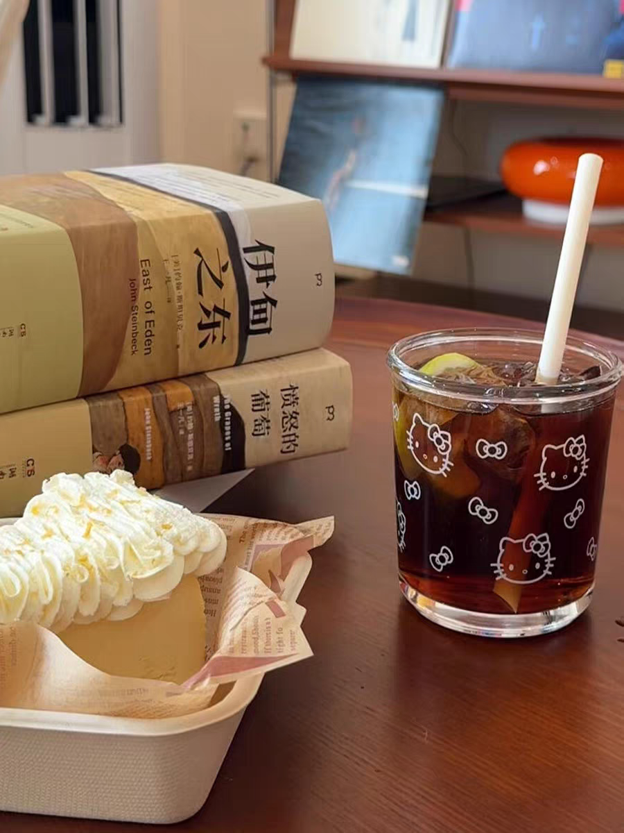 Hello Kitty Latte Glass Tumbler