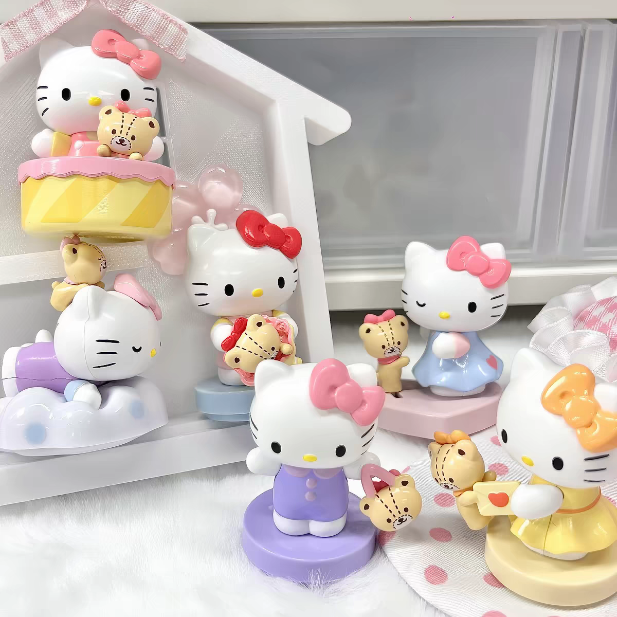 Moetch Sanrio Hello Kitty Childlike Pony Bean / Accompanying Mark Series Blind Bag